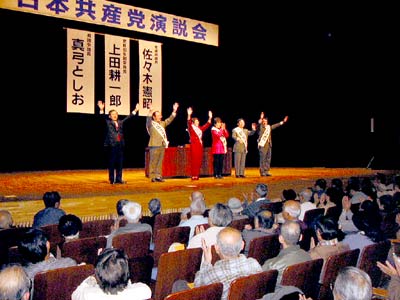 壇上に並ぶ衆議院候補