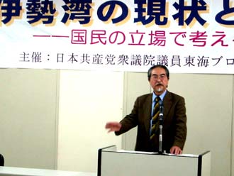 報告する松川さん