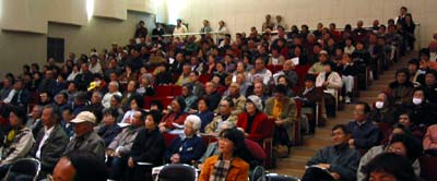 演説会場の大仁公民館