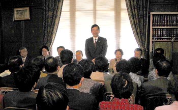 挨拶する志位委員長