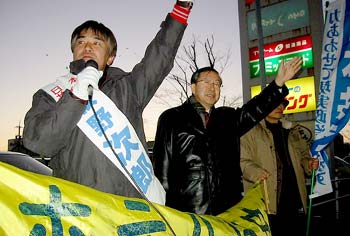 西尾市で牧野ジロウさんと街宣